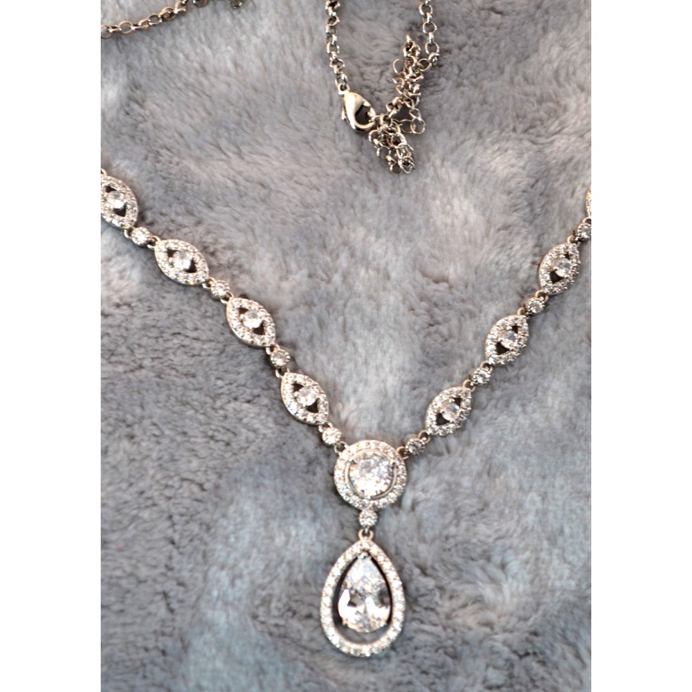 Silver Tone Y Necklace Clear Rhinestone Crystals Teardrop Pendant Beautiful 23"